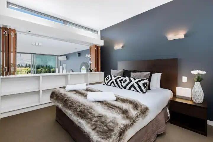 Luxury Lakeview 2 Bedroom Apartment Queenstown Bagian luar foto