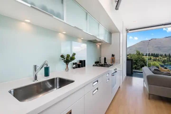 Luxury Lakeview 2 Bedroom Apartment Queenstown Bagian luar foto