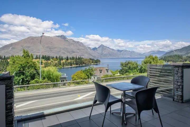 Luxury Lakeview 2 Bedroom Apartment Queenstown Bagian luar foto