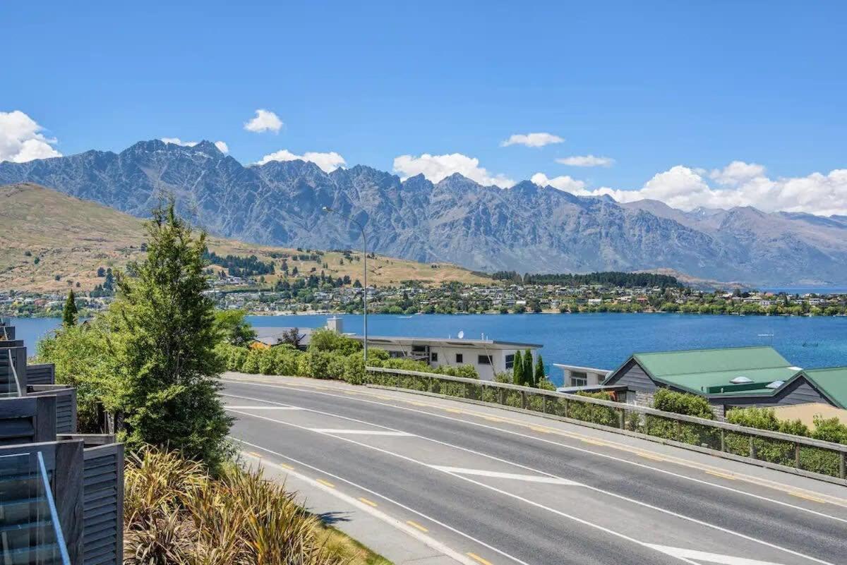 Luxury Lakeview 2 Bedroom Apartment Queenstown Bagian luar foto