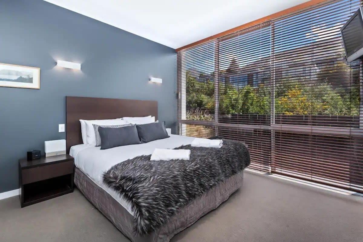 Luxury Lakeview 2 Bedroom Apartment Queenstown Bagian luar foto